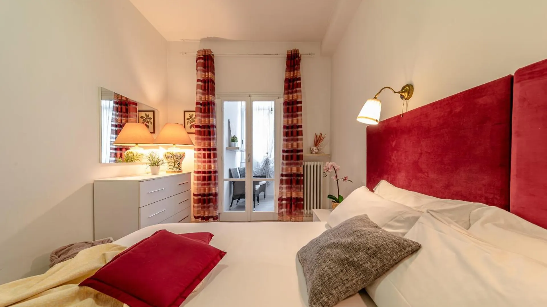 Courtyard Nest Apartment Florence Italy
